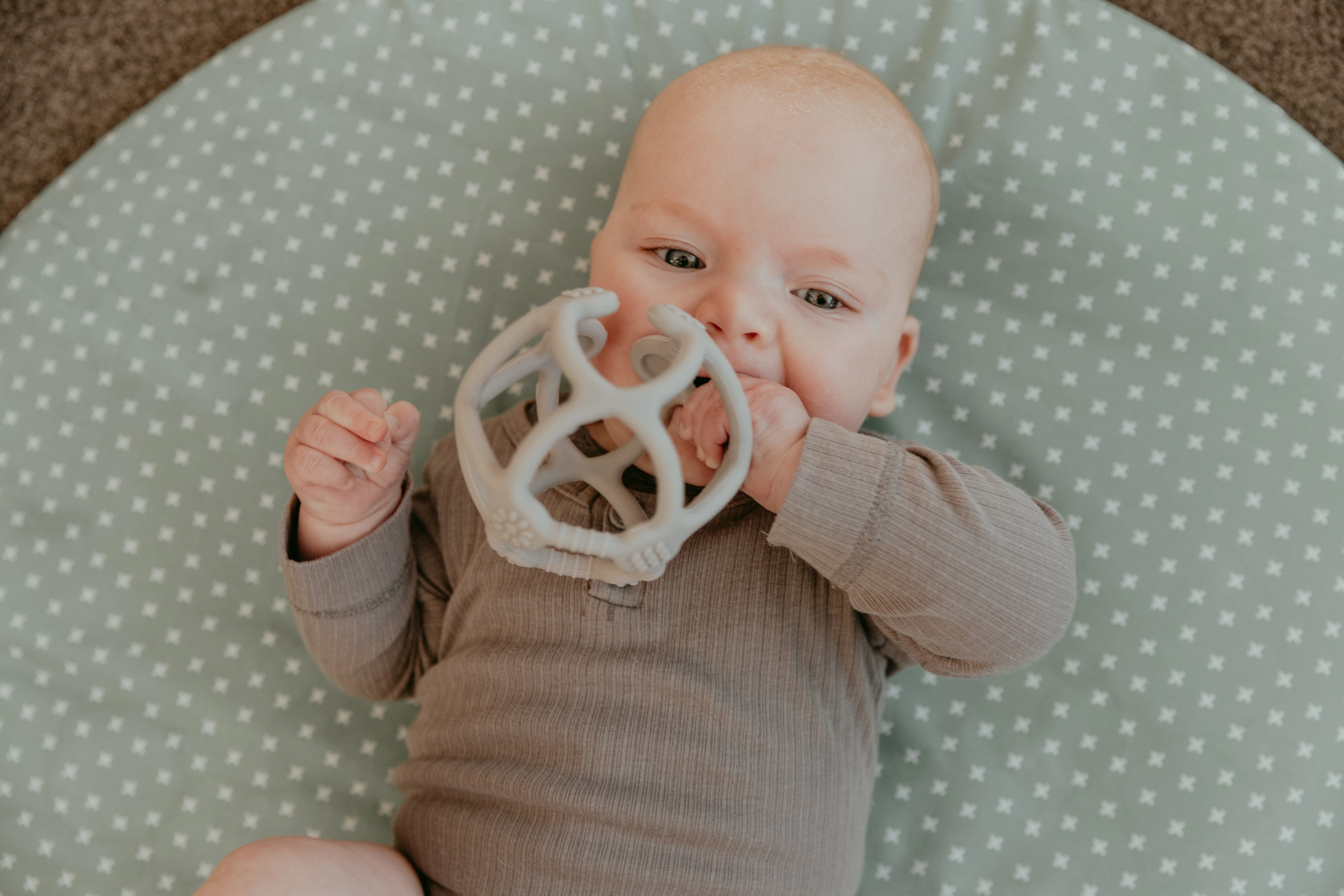 3-in-1 Teething Ball, Soothing, Sensory Play & Promotes Fine Motor Skills - 100% Food Grade Silicone - Image 4