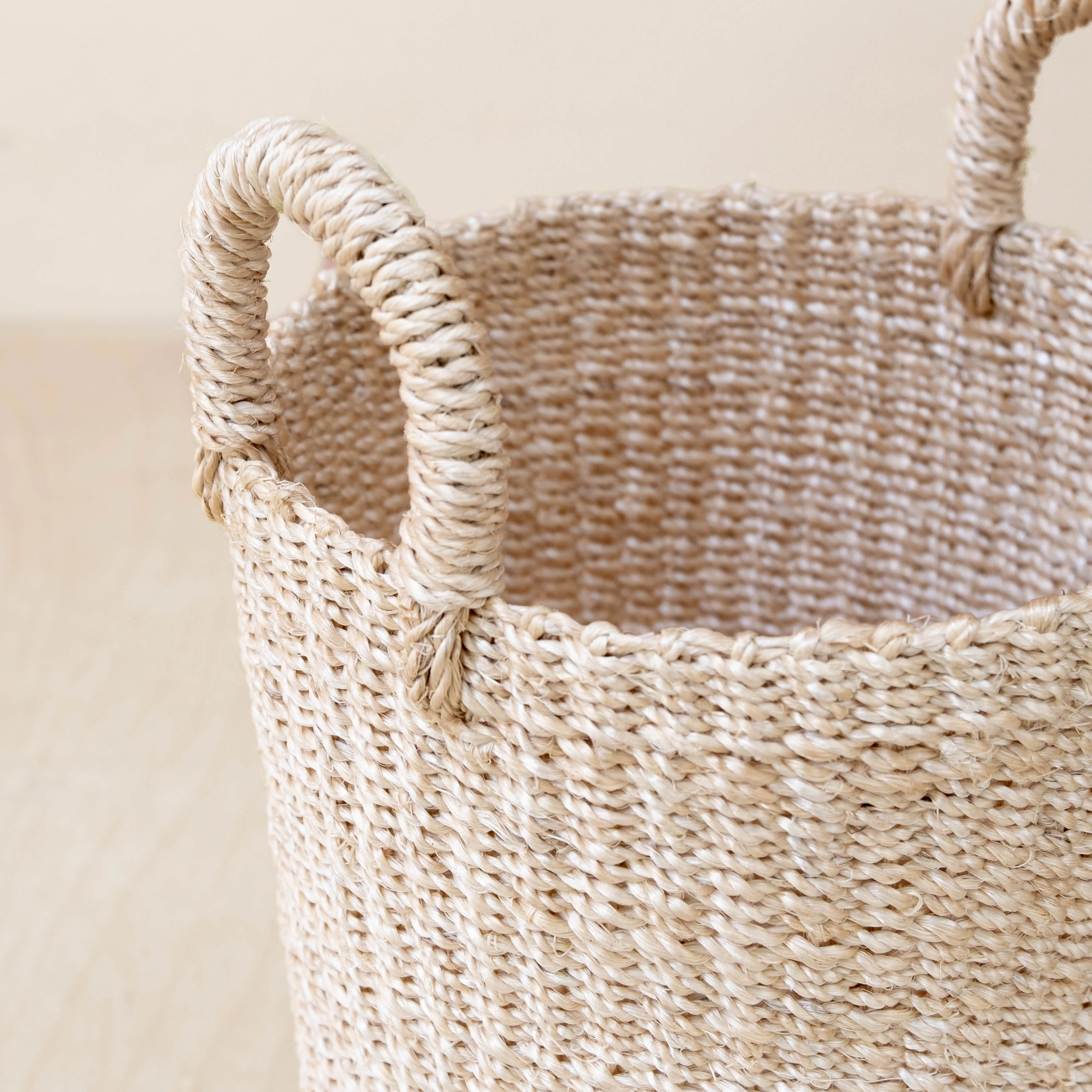 Abaca Cylinder Vase - Image 5