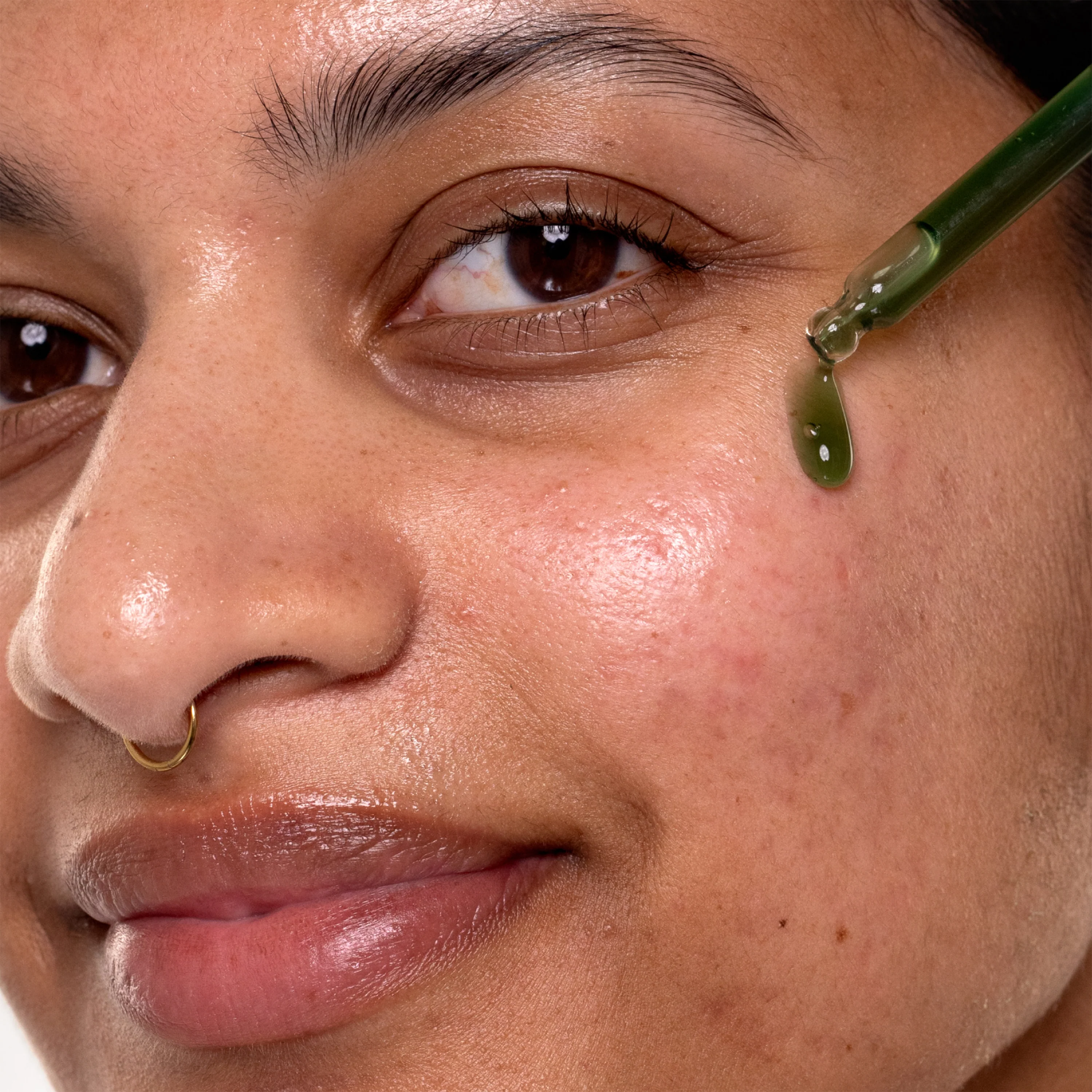 Chlorophyll Discoloration Serum - Image 4
