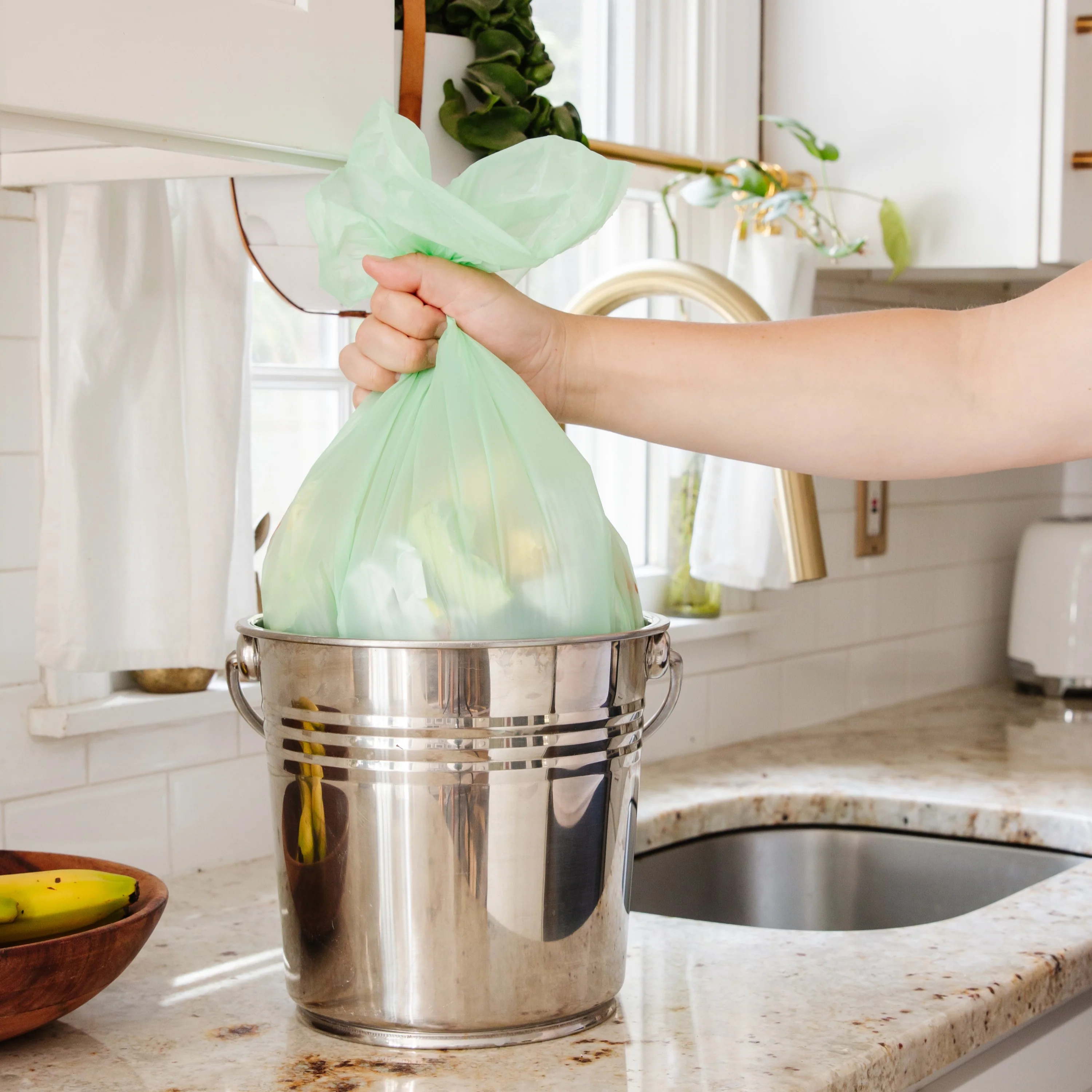 Compostable 4-Gallon Waste Bags - Image 10