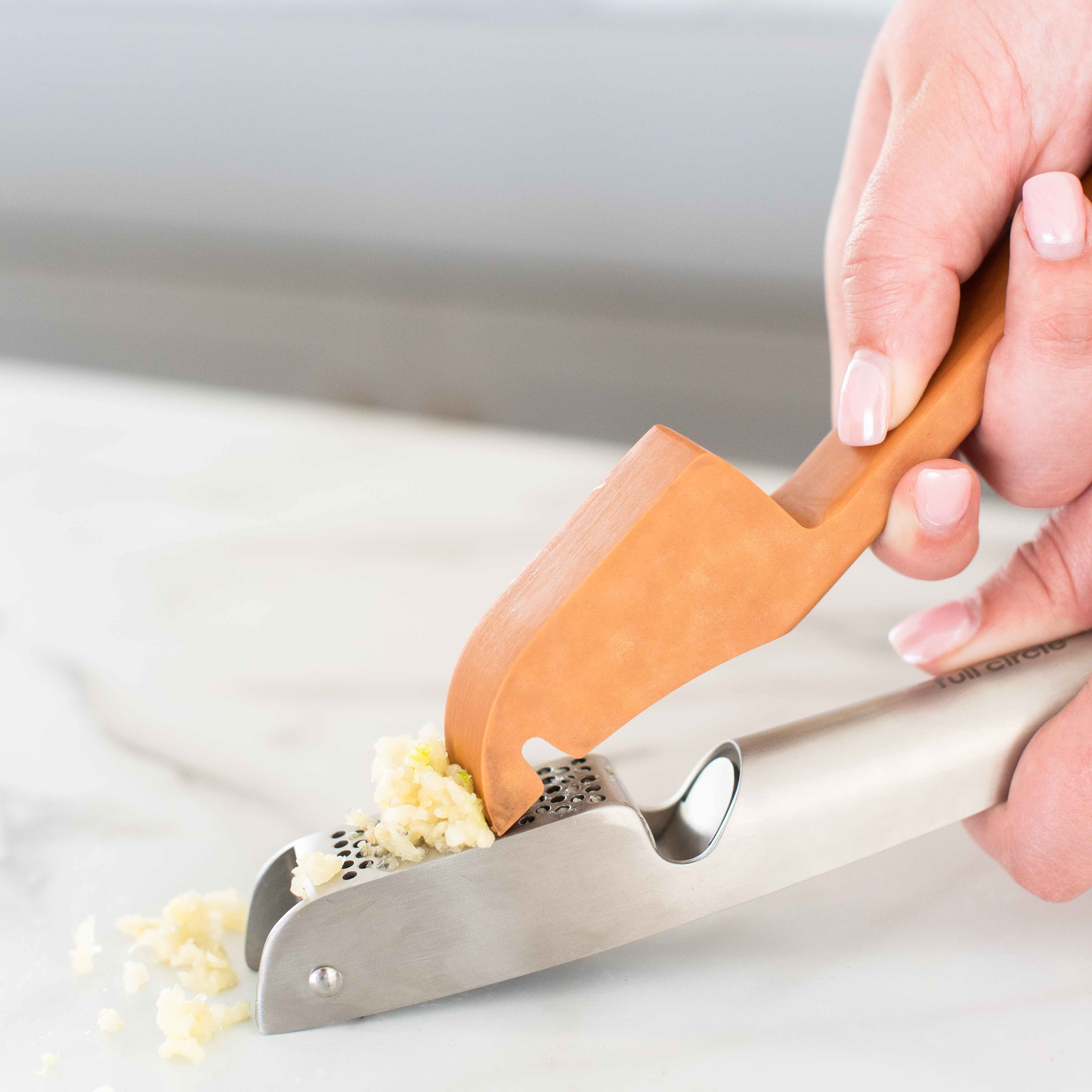 Easy-Clean Garlic Press - Image 8