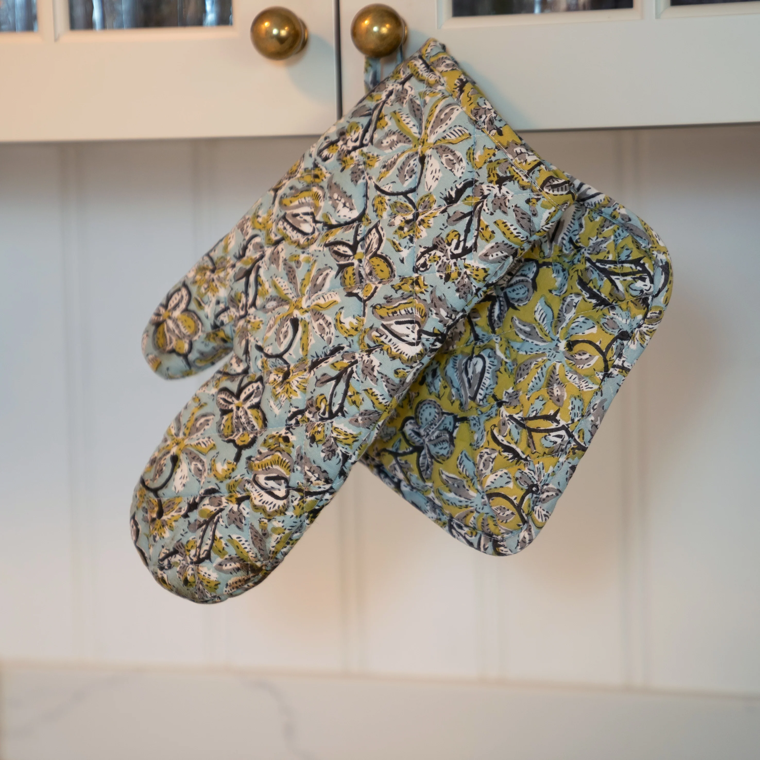 Hand Block Printed Ovenmitt And Pot Holder Set - Image 3