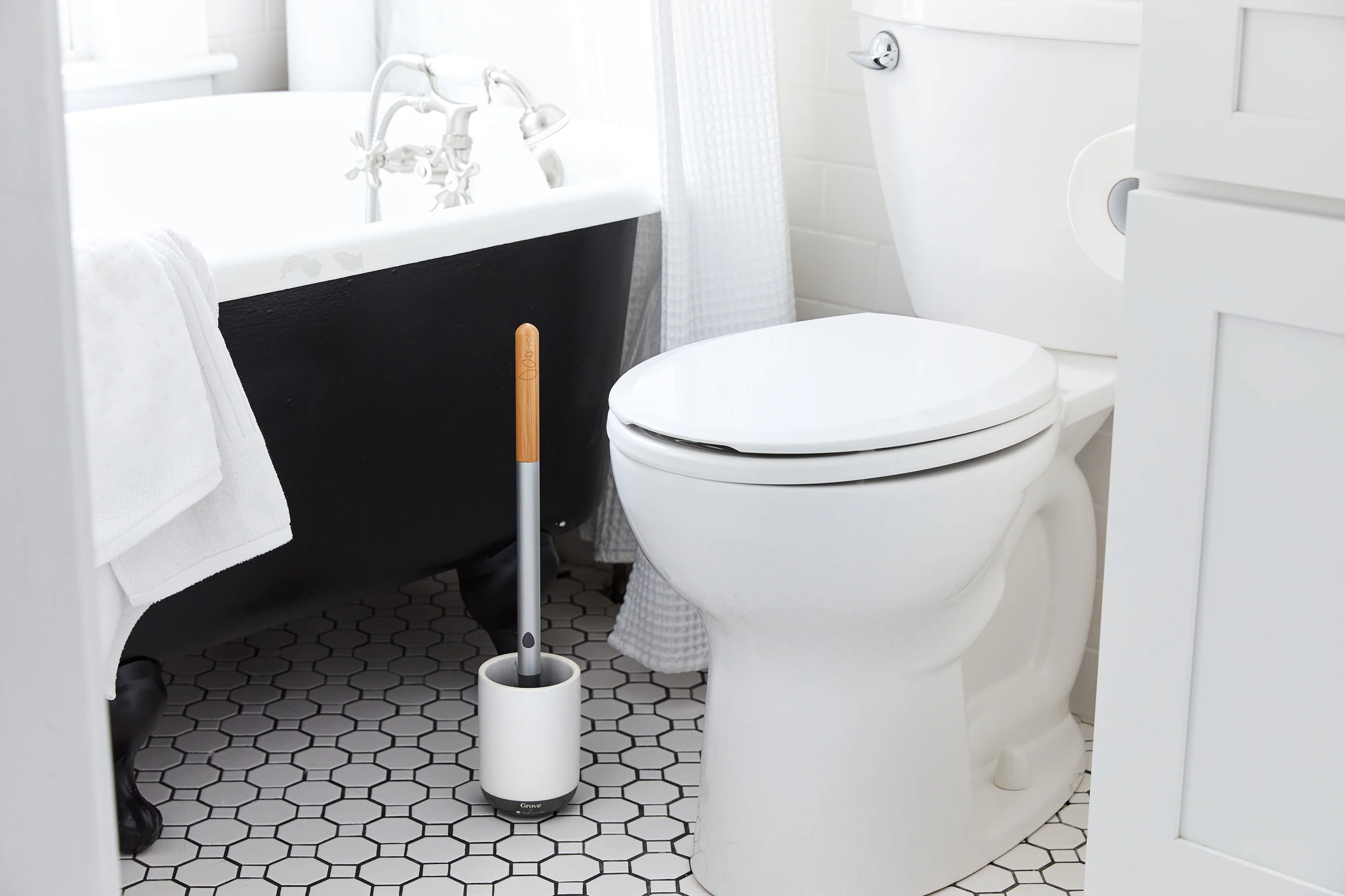 Toilet Brush with Replaceable Head - Image 3