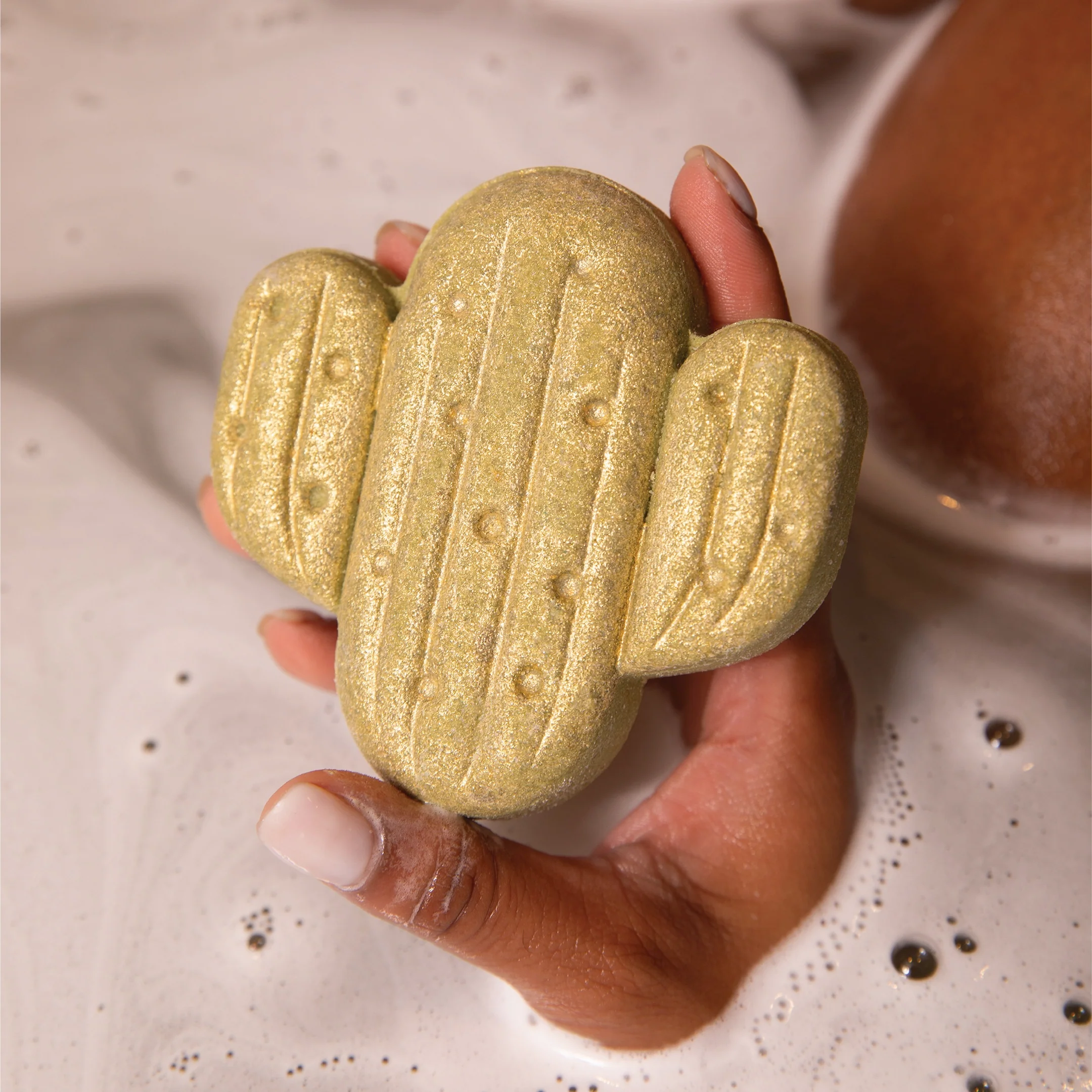 Santal & Amber Bath Bomb - Image 4