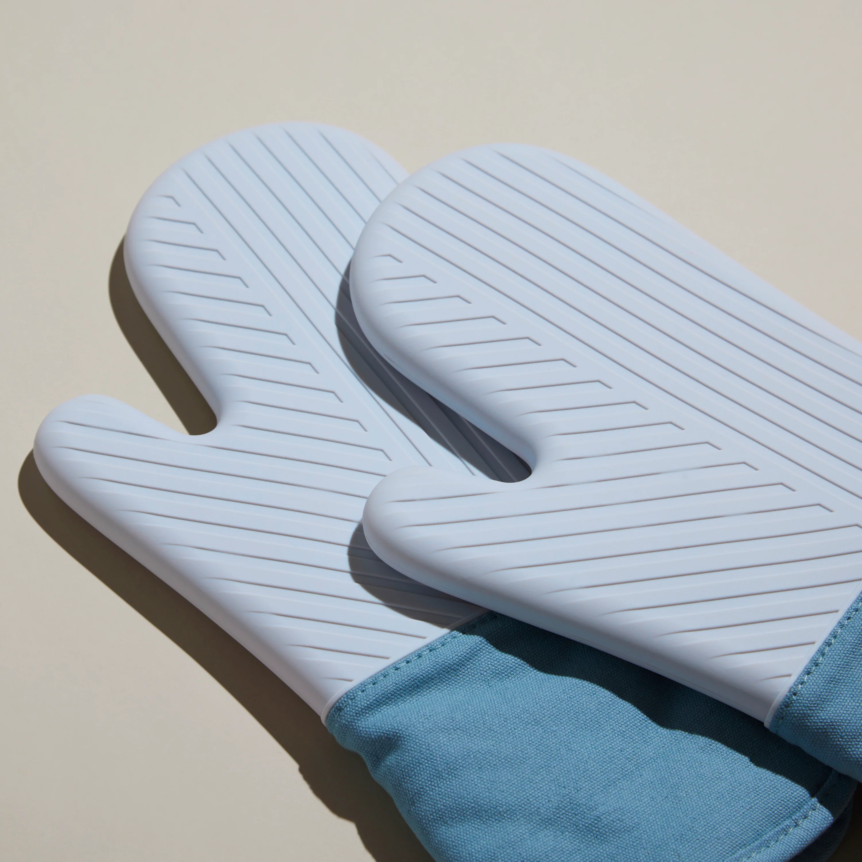 Silicone Oven Mitts - Image 4