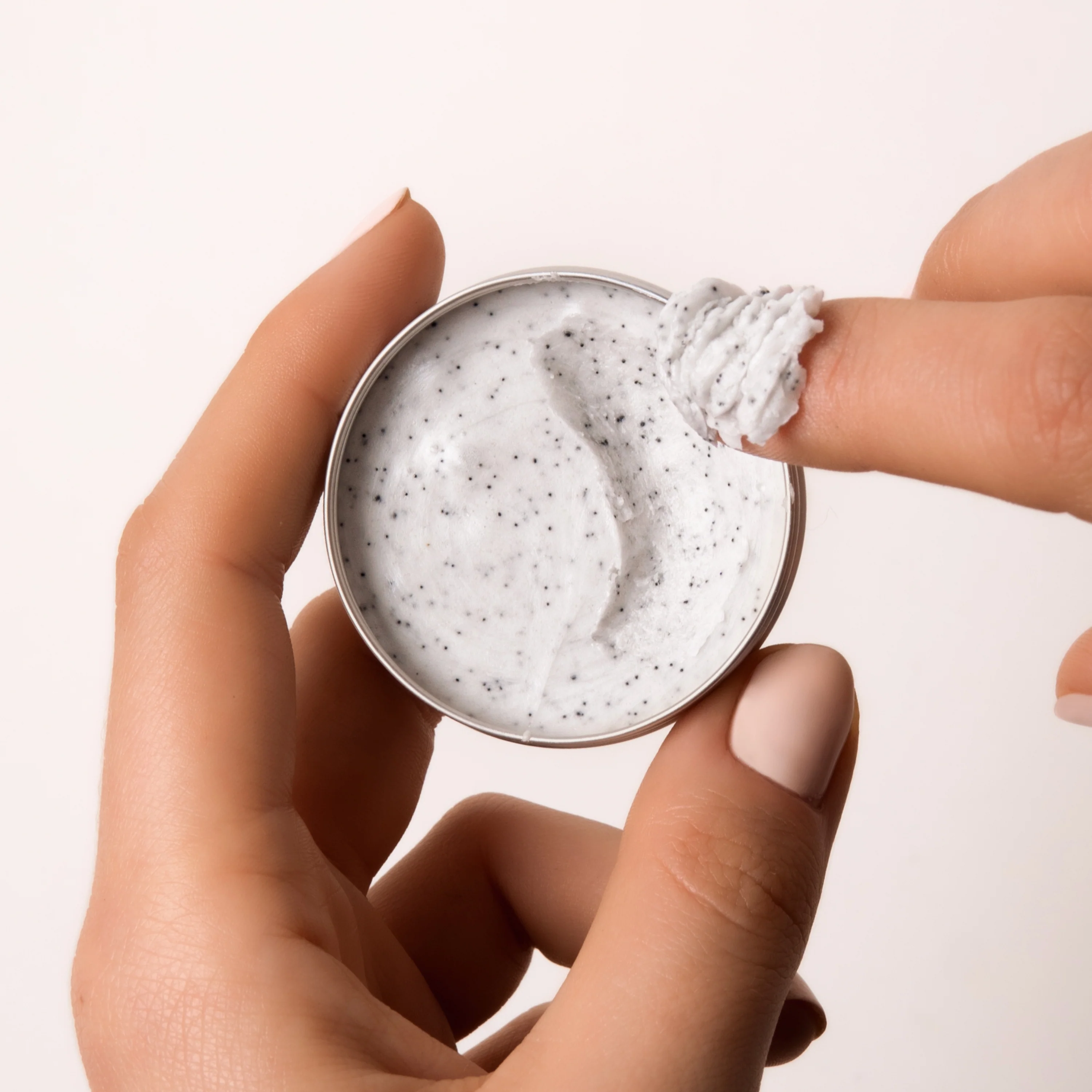 The Exfoliating Body Wash Concentrate Tin - Image 9